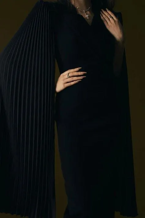 Black elegant long sleeve pleated dress- Ilia