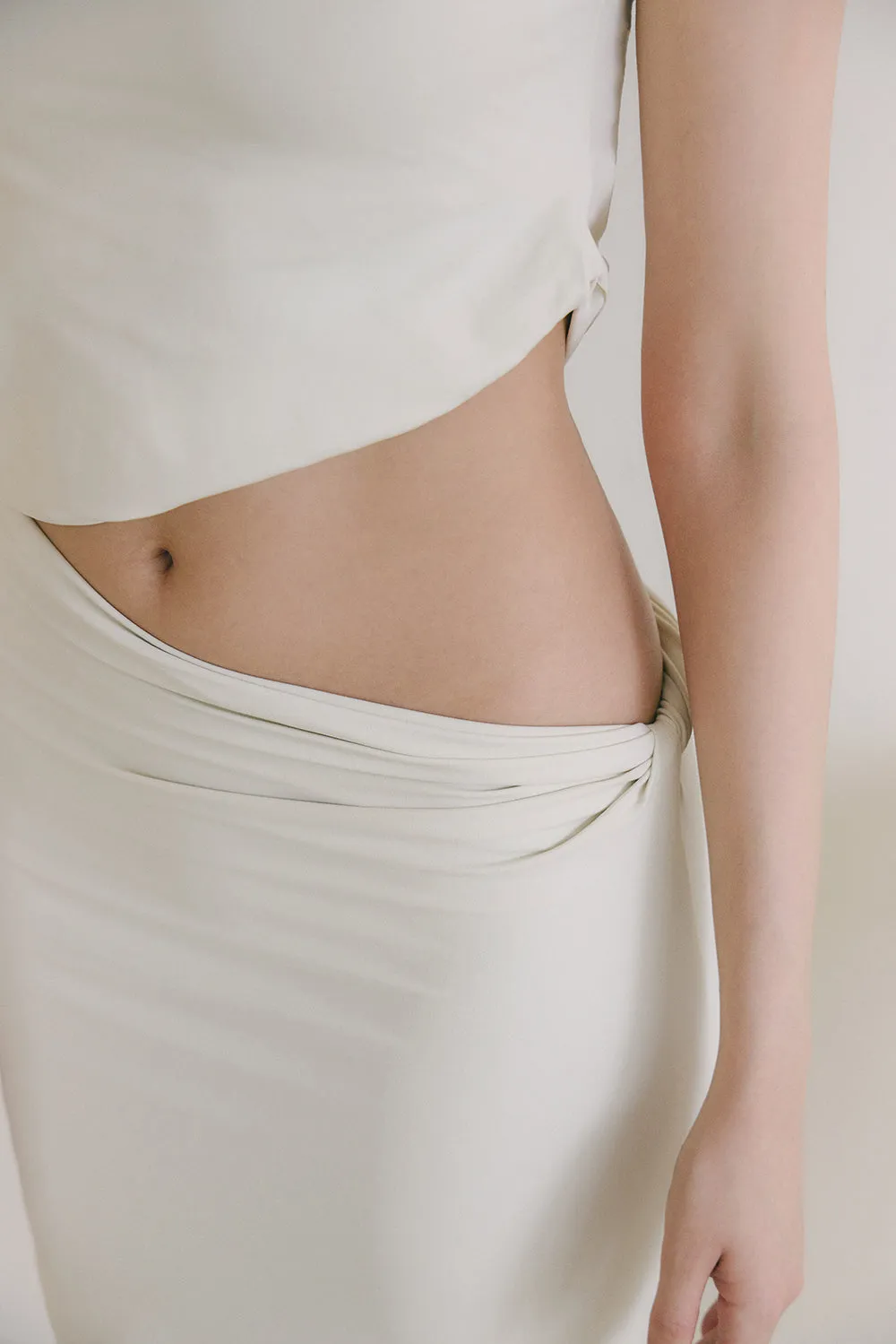 奶蓋扭結設計長裙<br>mumm SOFT STRETCH SKIRT