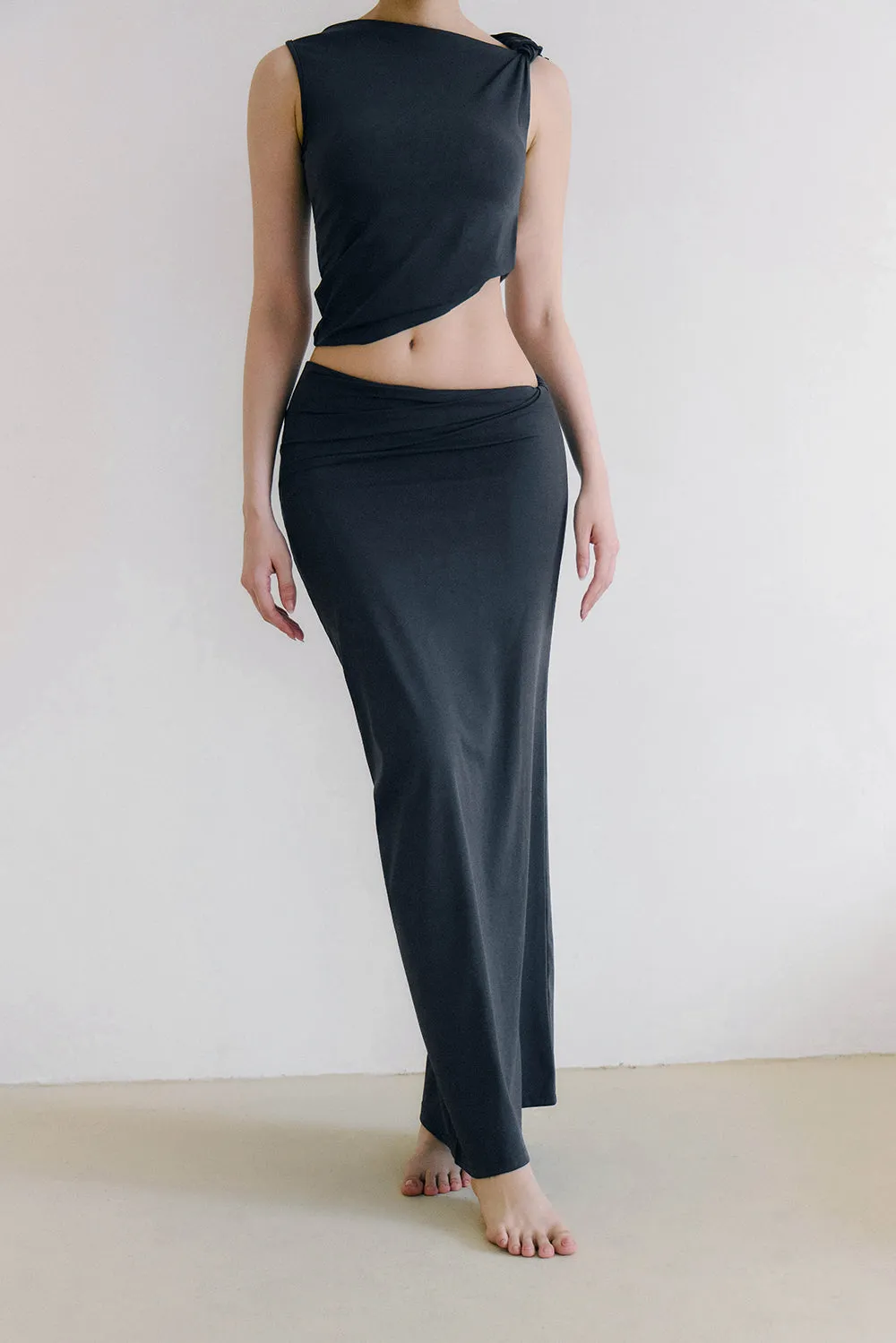 奶蓋扭結設計長裙<br>mumm SOFT STRETCH SKIRT