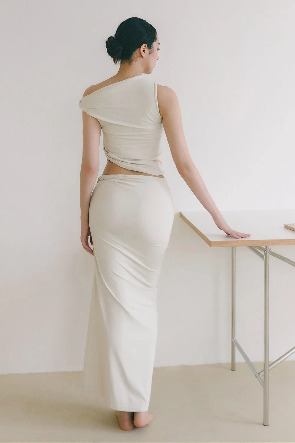 奶蓋扭結設計長裙<br>mumm SOFT STRETCH SKIRT