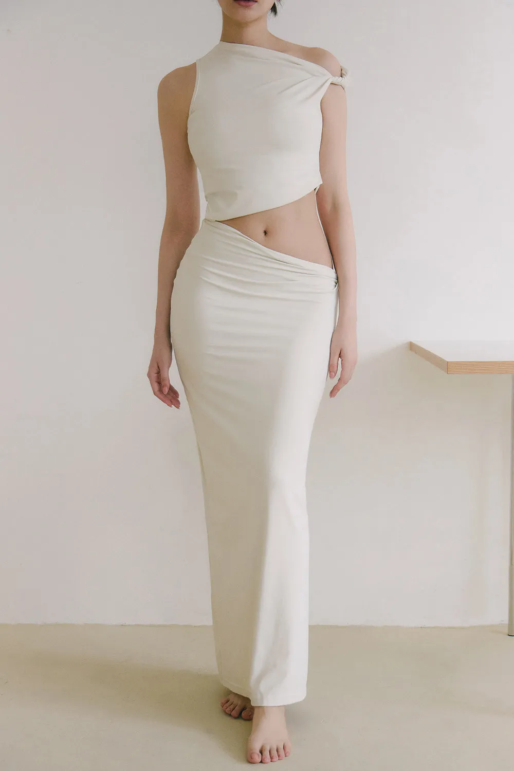 奶蓋扭結設計長裙<br>mumm SOFT STRETCH SKIRT