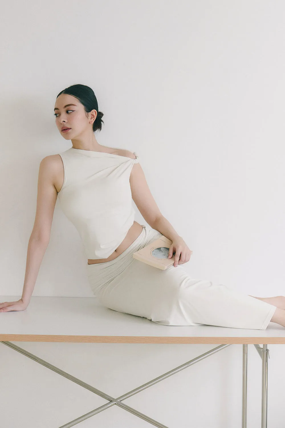奶蓋扭結設計長裙<br>mumm SOFT STRETCH SKIRT