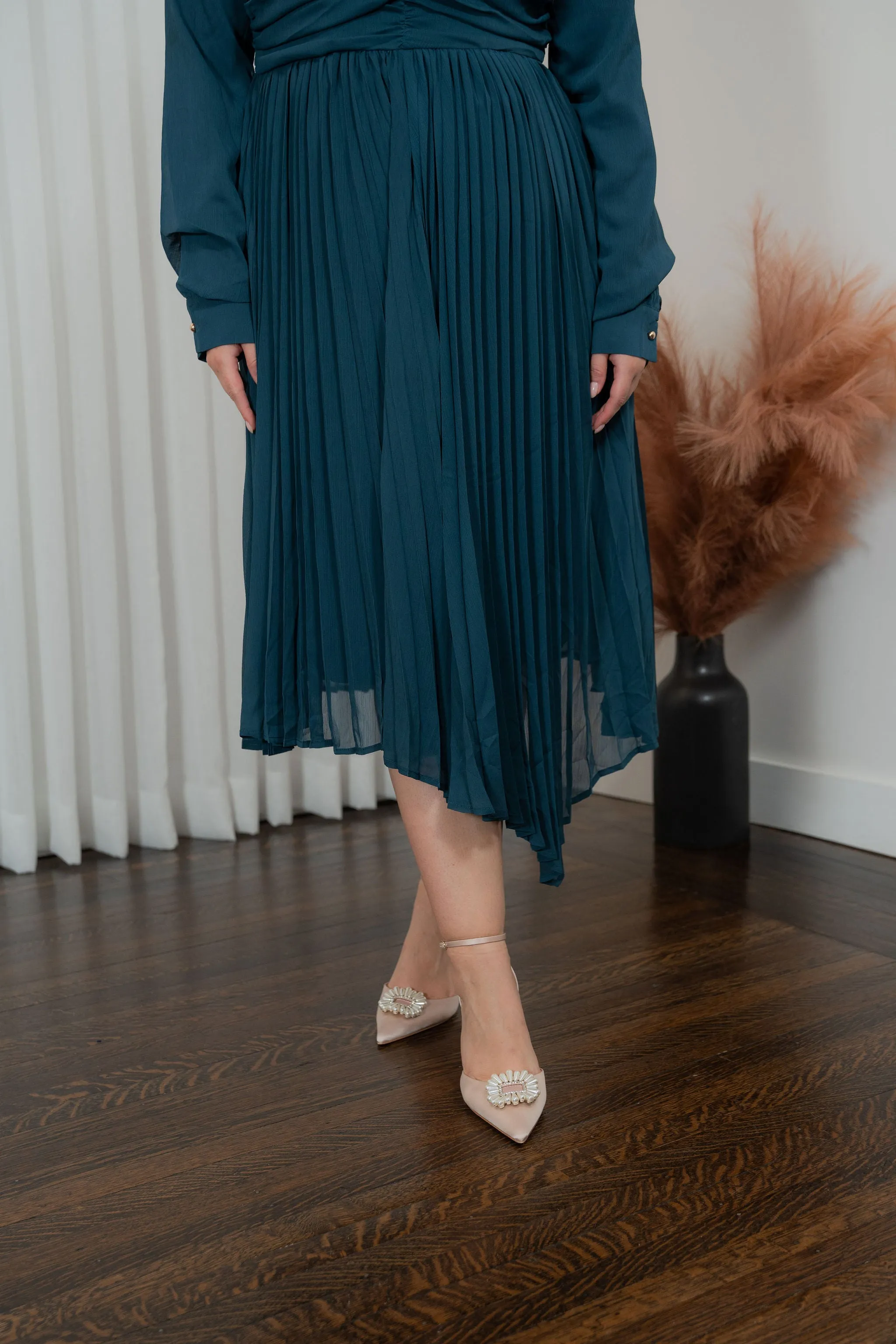 Scrunched top Pleated dress